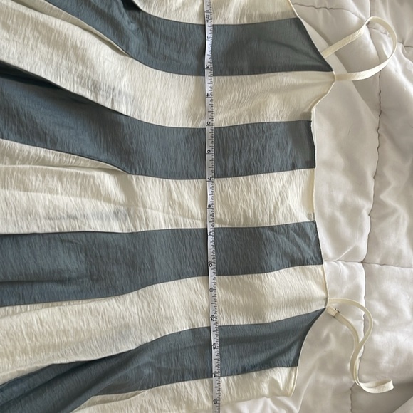 Madewell $148 Pleated Midi Dress in Overcast Stripe Size 4 NL117- snug size 4 - Picture 6 of 6